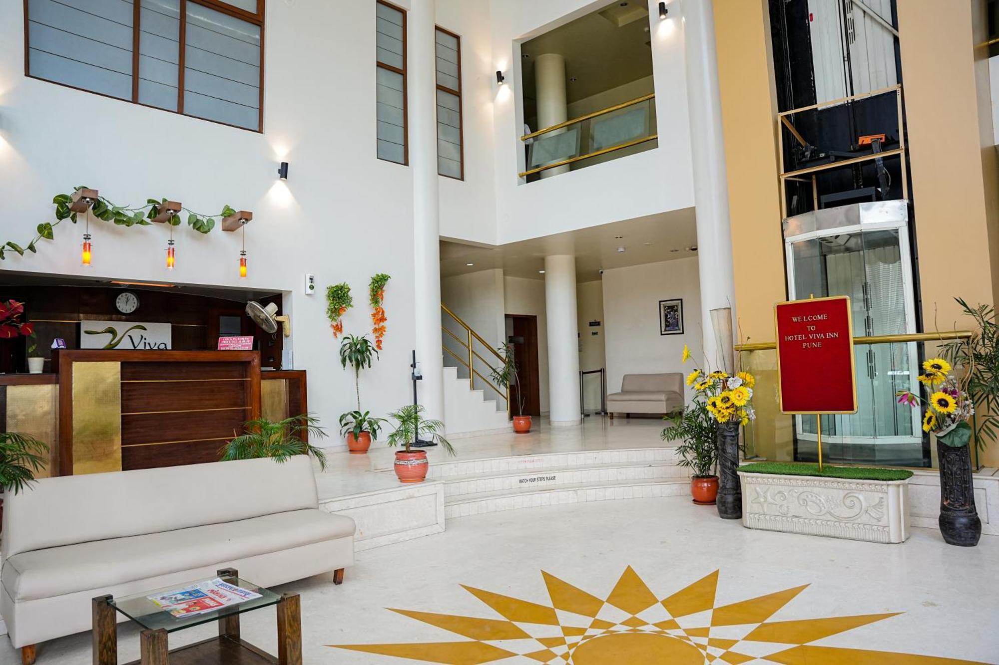 Hotel Viva Inn Yerandwane Buitenkant foto