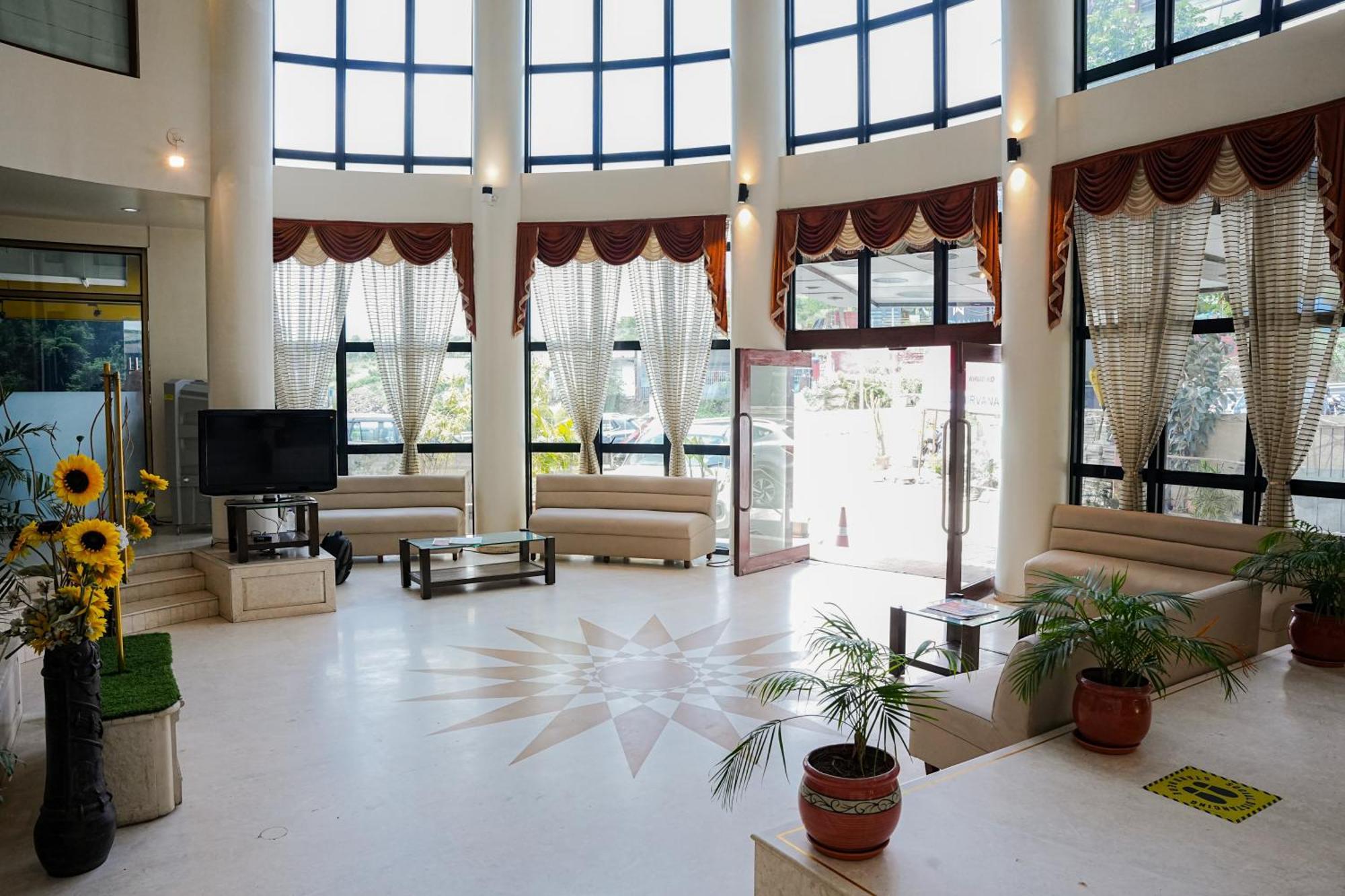 Hotel Viva Inn Yerandwane Buitenkant foto